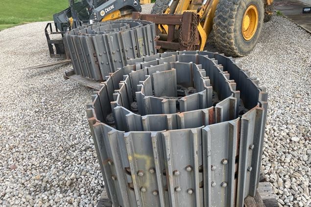 Caterpillar Tracks Part and Part Machine